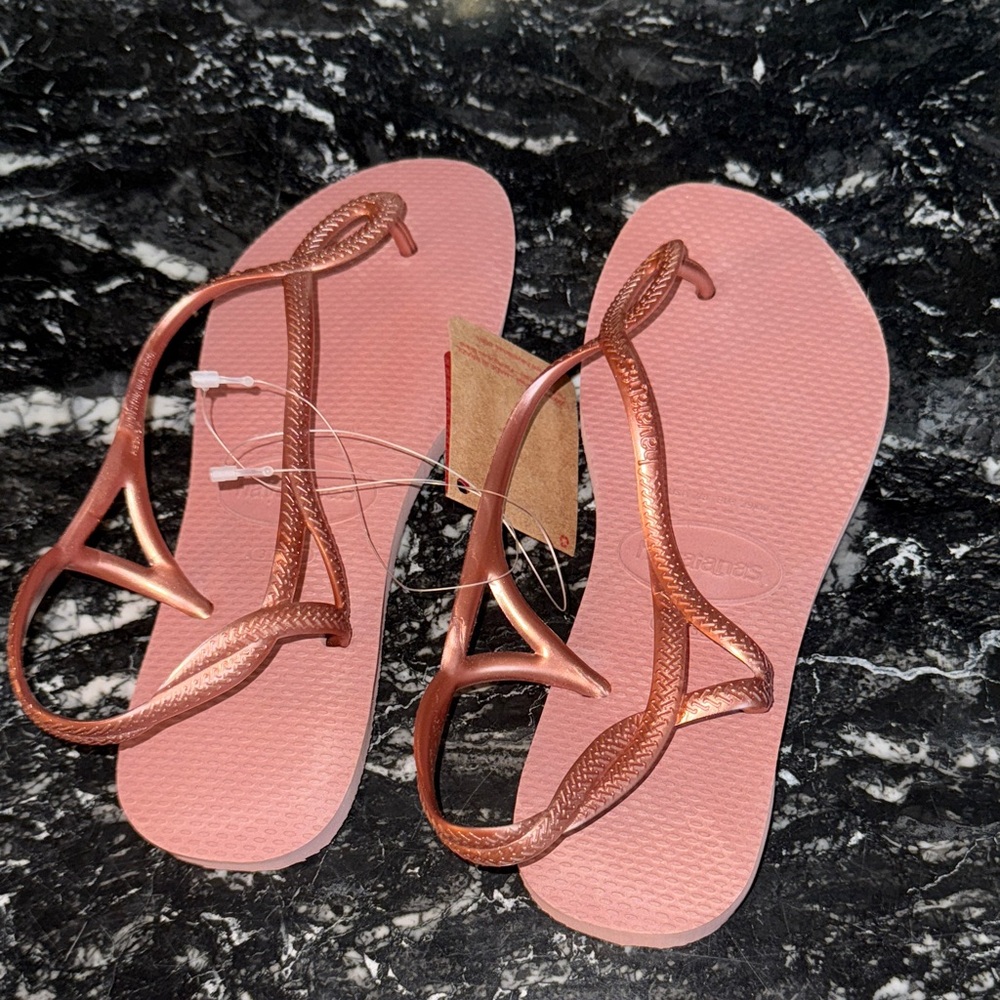 NWT, Haviana’s Luna sandals